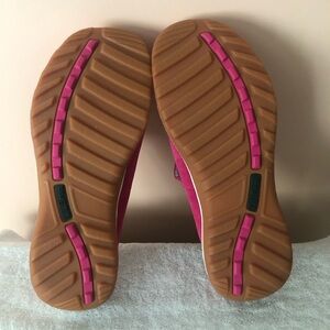 NWOT L.L. Bean Womens' Suede Mary Jane Shoes in Bright Pink